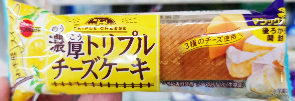 ブルボン 濃厚トリプルチーズケーキ,パッケージ画像